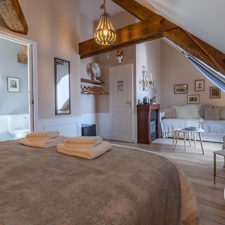 فندق Le Griffon 1855 Saint-Laurent-Des-Autels المظهر الخارجي الصورة