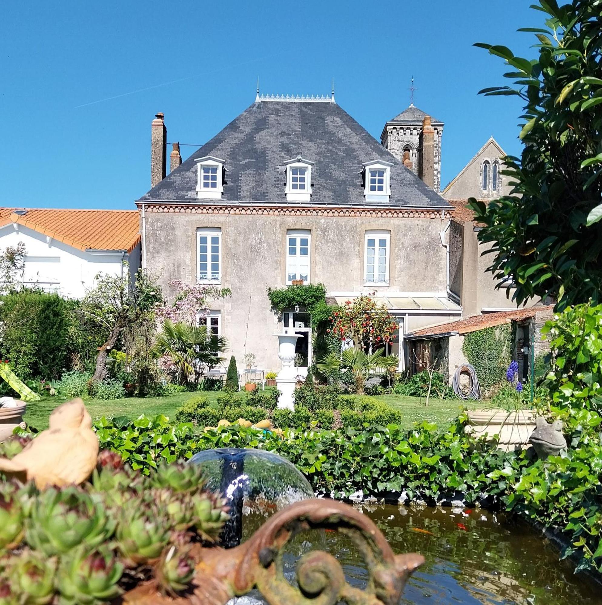فندق Le Griffon 1855 Saint-Laurent-Des-Autels المظهر الخارجي الصورة